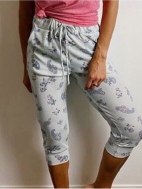 Ces Femme Light Gray Paisley Capris with Blue Accents